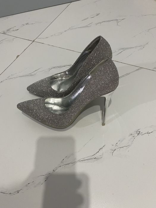 Продам женские туфли