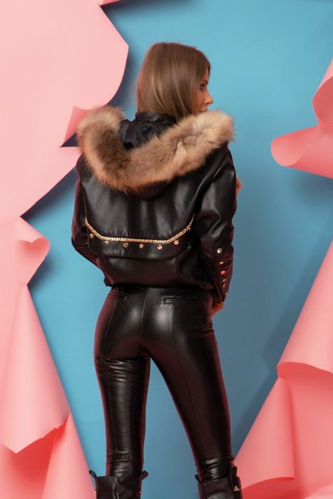 Кожено яке на Alessa.