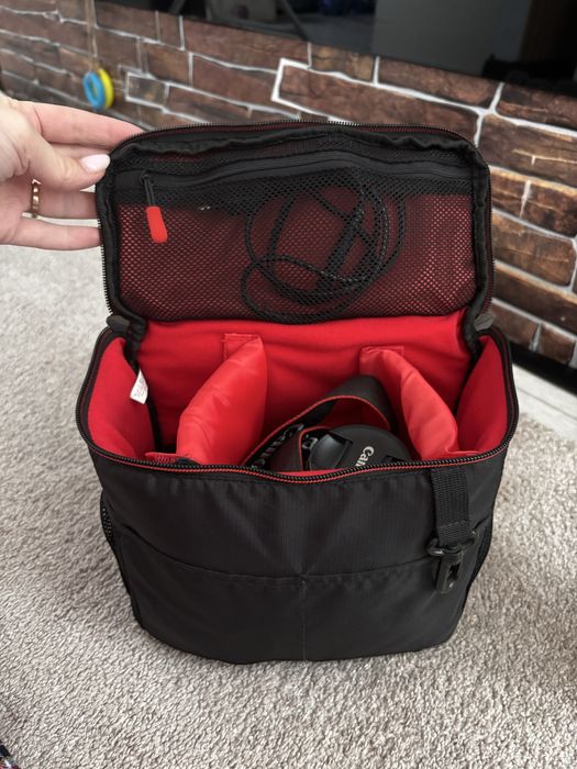 Canon EOS 4000D с китов обектив 18–55mm.