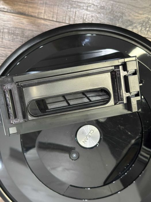 iRobot Roomba e5 робот прахосмукачка + зарядна станция, нов филтър и виртуална стена