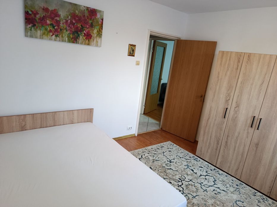 Închiriez apartament cu doua camere