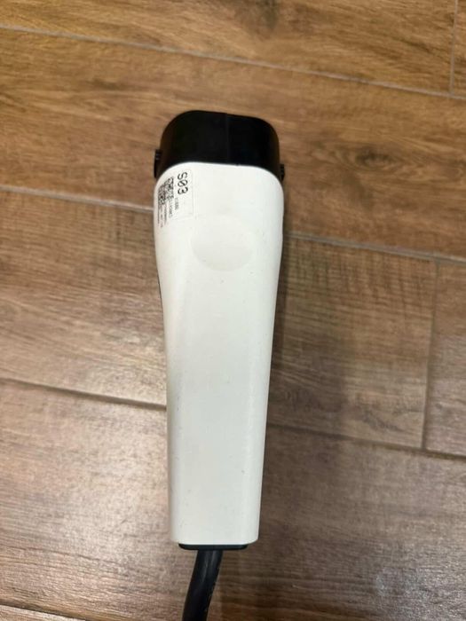 HYUNDAI    шуко 12А зарядно за електромобил