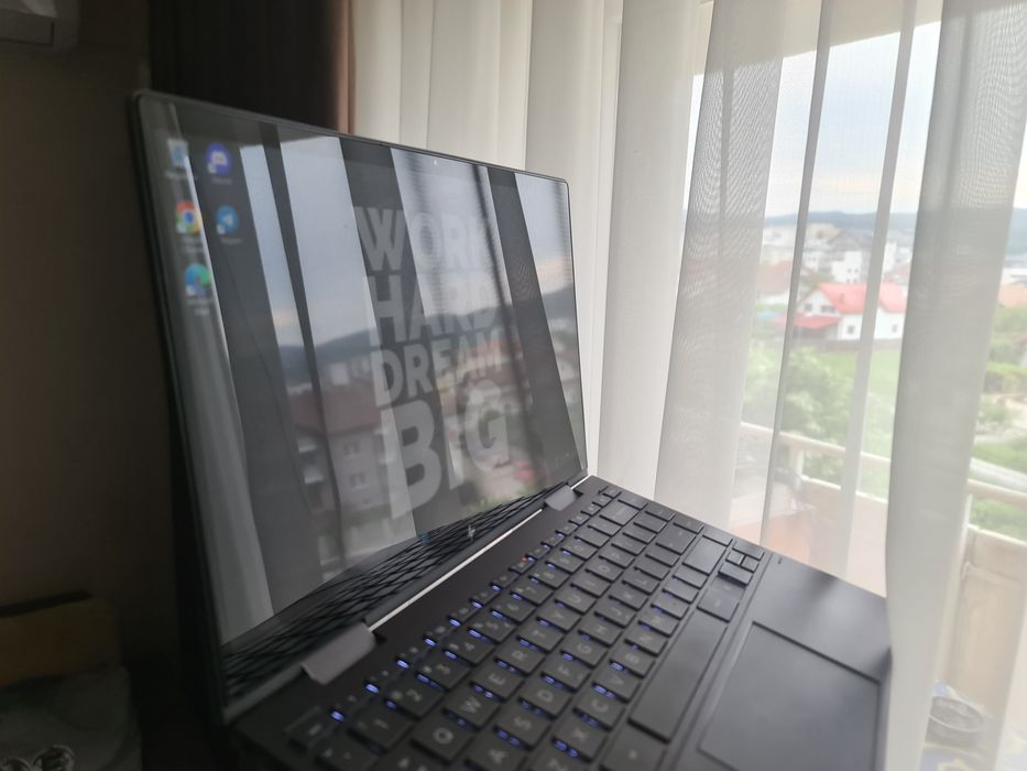 Laptop HP Envy X360 cu display crapat(abia se vede)