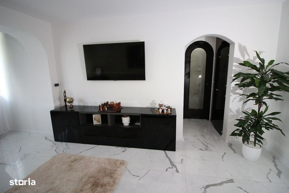 Vindem 3 Camere Zona Cornisa/Alecu Russo et 2 Modern/Mobilat