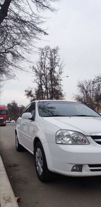 Срочно сотилади Лассети 1.8