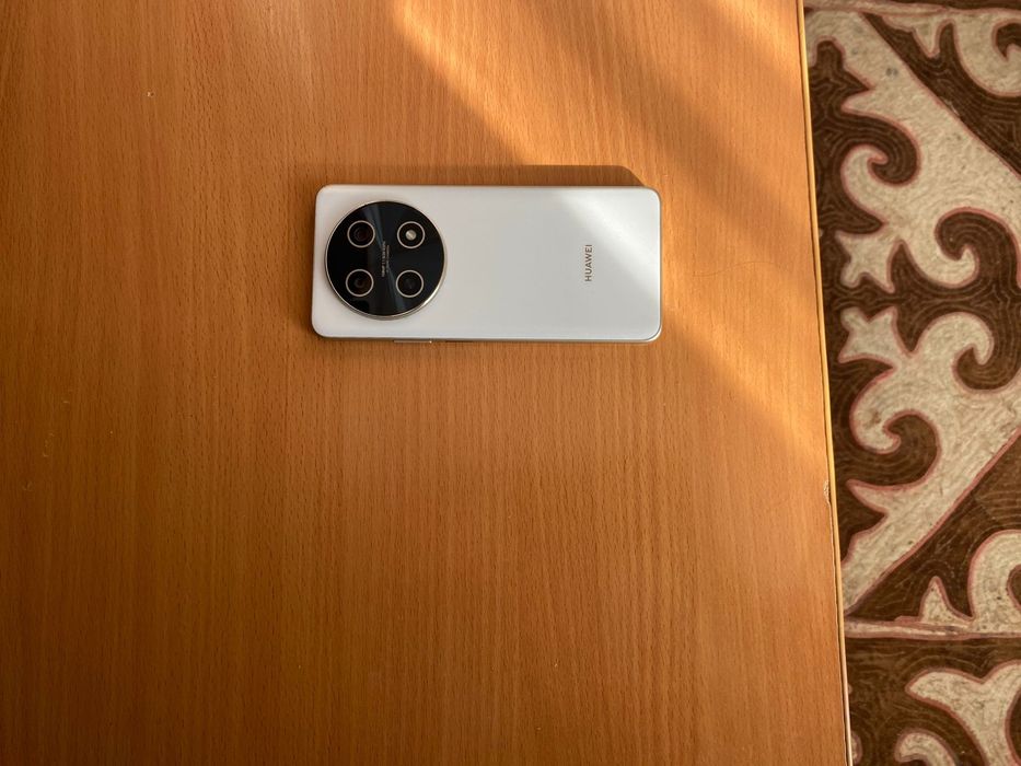 Продам срочно Huawei nova 13i