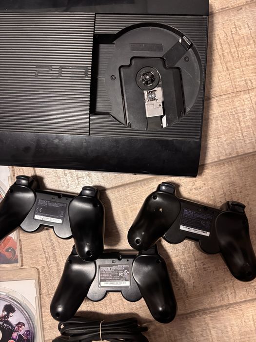 Consolă Video Play Station 3 PS3 Super Slim Black 12 GB Flash Memory :3 Jocuri , 3 Manete , Cabluri