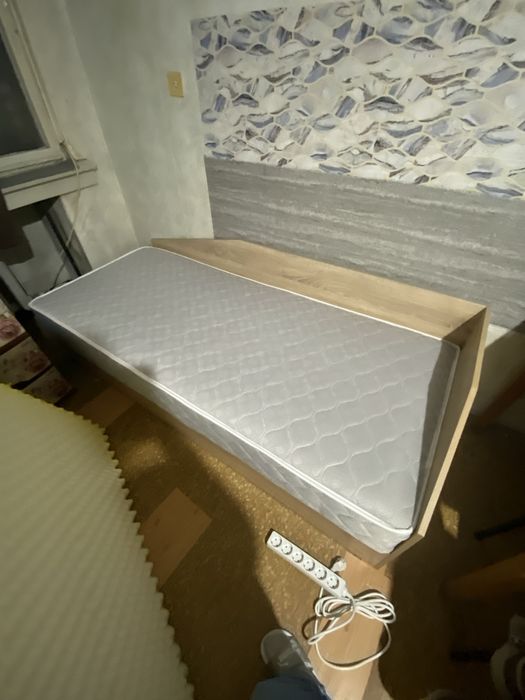 Единично легло с матрак