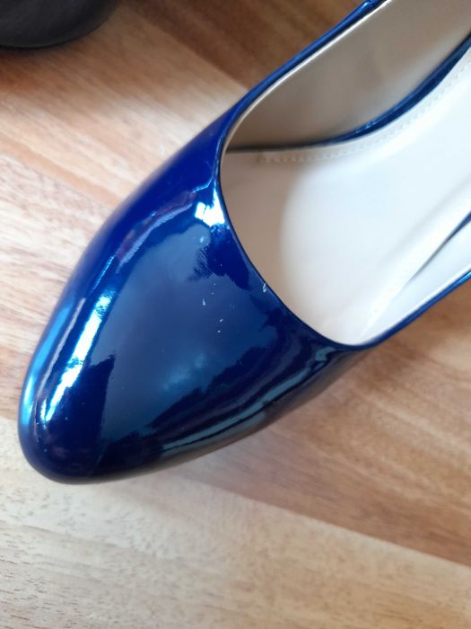 Тъмносини лачени обувки номер 39