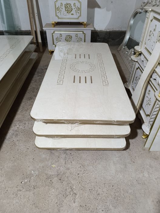 Stol xontaxta xam buladi 12 kishilik.MDF,LDSP.