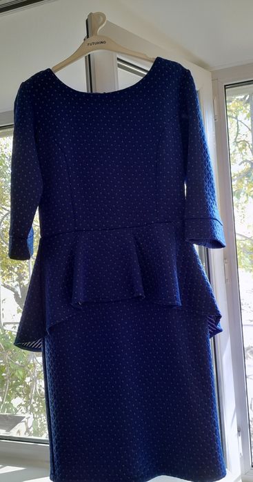 Продам новое платье.