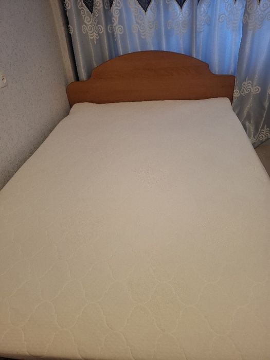 Продаю кровать с матрасом