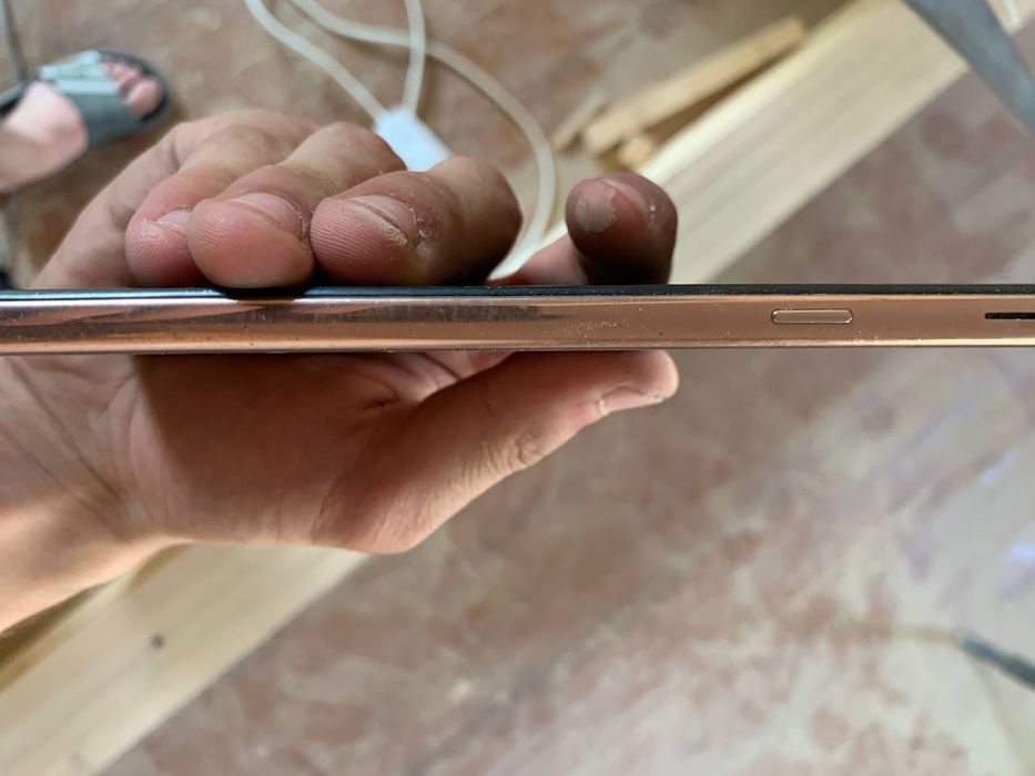 Samsung j4+ srochna sotiladi