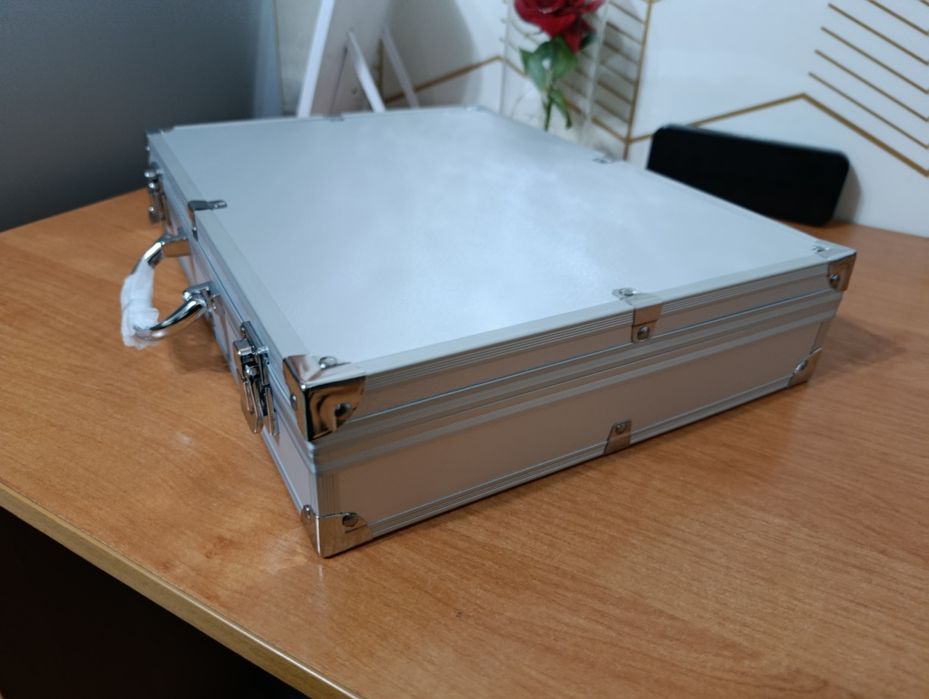 Алюминиевый кейс чемодан