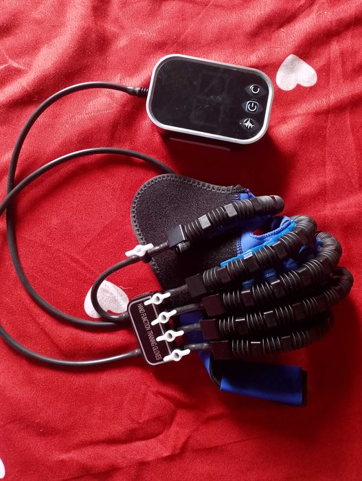 Mănușă robot ideala pentru accidente vasculare, paralizie nerv