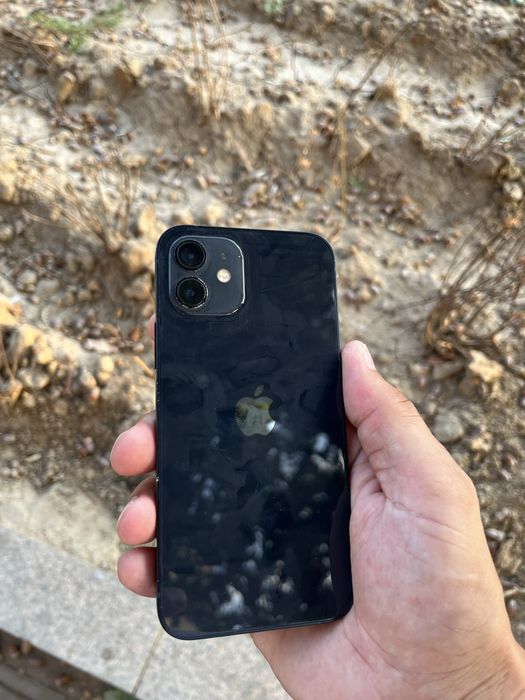 Продам телефон iPhone 12
