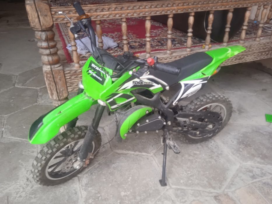 Мини байк состояние хорошая ездит на бензине  амарзотор хороший  6 .50