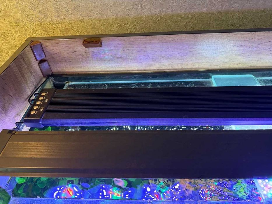 Продаю свой аквариум на 250 литров полностью в комплекте травник