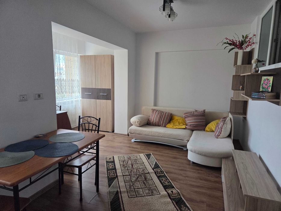 Inchiriez apartament