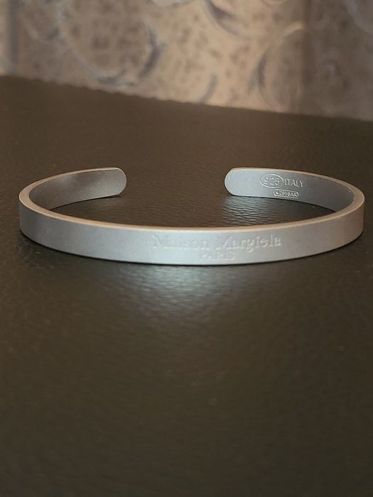 Maison Margiela bratara noua nepurtata