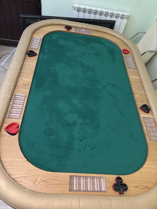 Покерный стол для 8–10 игроков