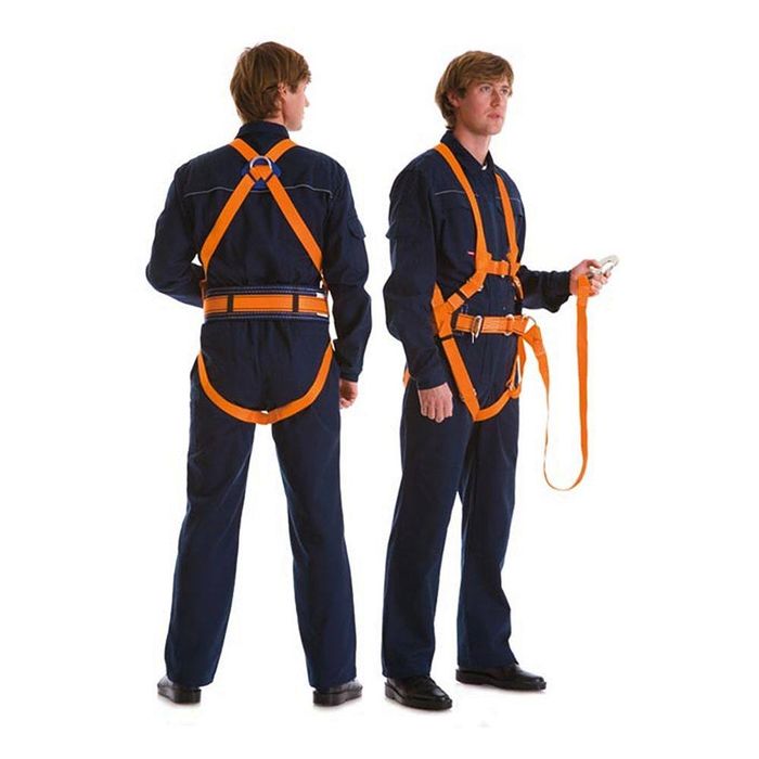 шикарная девушка и мужчина. привязь высота 042 венто. у парашютистки ветром губы колышет. кен+брюнет+актер. удерживающая привязь ус 2 вд.