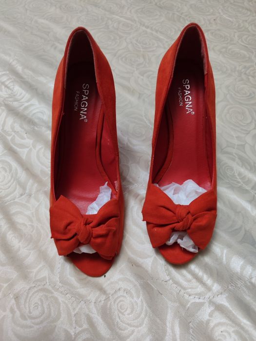 Продаю туфли женские