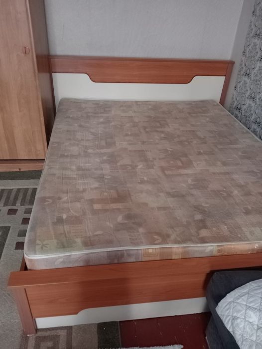 Продам двухспальную кровать