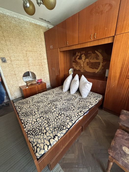 Подарявам масивна дървена спалня