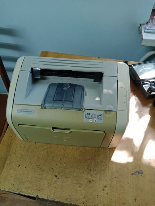 Продам принтер 1020