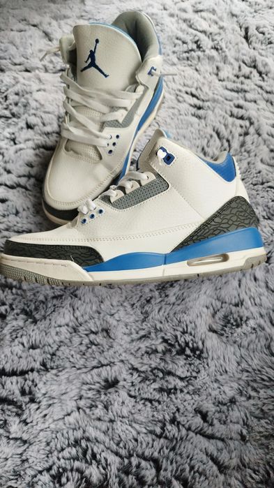 Jordan 3 University Blue