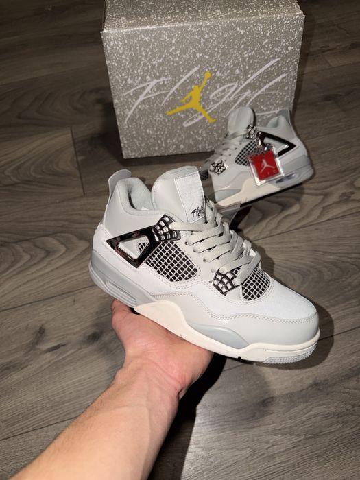 Jordan 4 Frozen