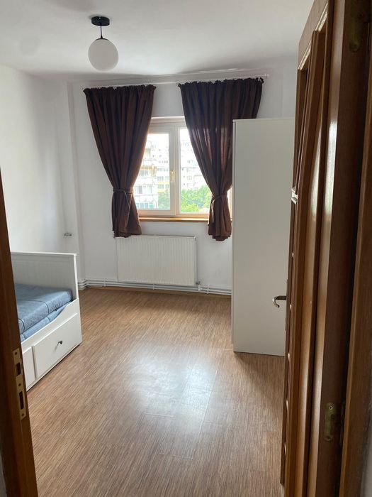 Inchiriez ap 4  camere|Calea Vacaresti | Scoala 97| Centrala Proprie |