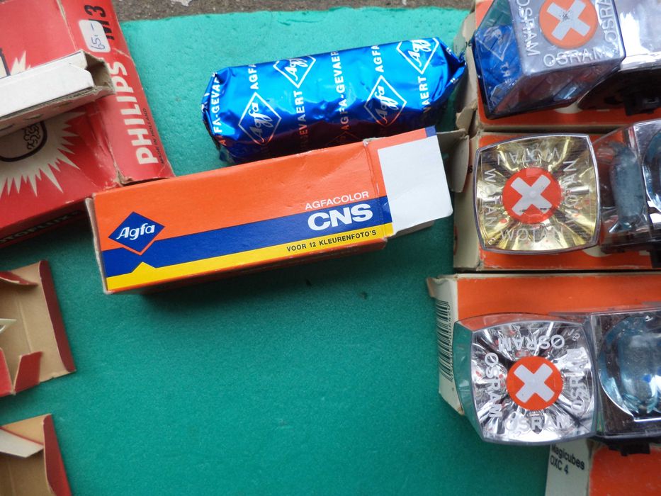 Vechi accesorii foto filme, becuri magneziu