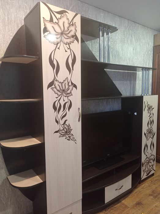 Продам горку для гостиной.