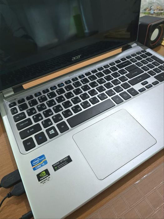 Ноутбук CORE "i3 с Ценцорным экраном
