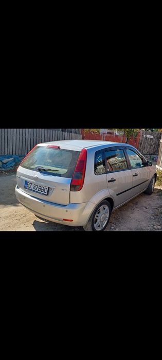 Vând s.au Schimb.. Ford  Fiesta Ghia an 2005  1.6Tdci. Tel 0762391657.