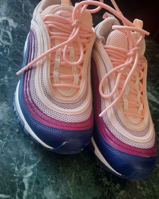 Adidași marca Nike