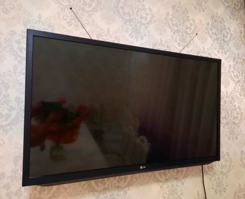 Телевизор LG сатылады.
