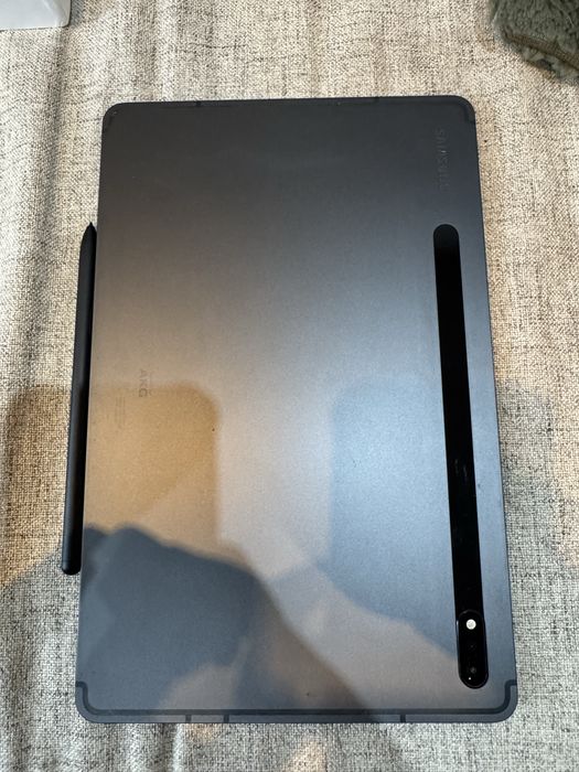 Samsung Galaxy Tab s8 128GB с клавиятура и пен като нов