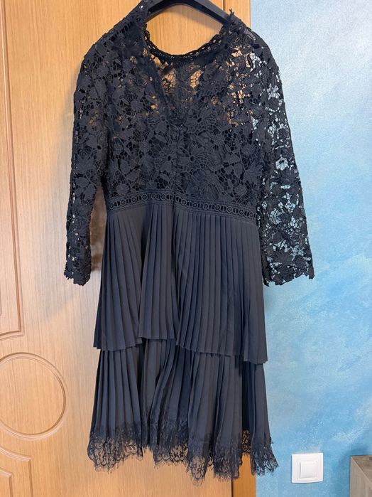 Рокля с дантела на Zara