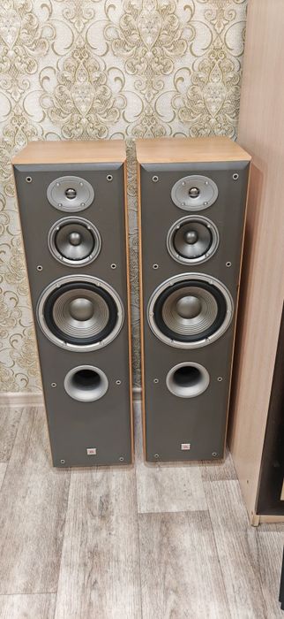 Фронтальные колонки  JBL E60