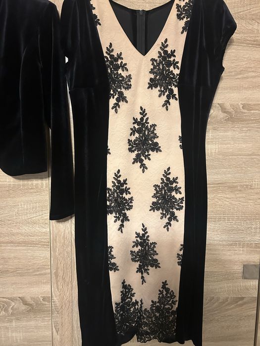 Vand rochie cu bolerou de ocazie