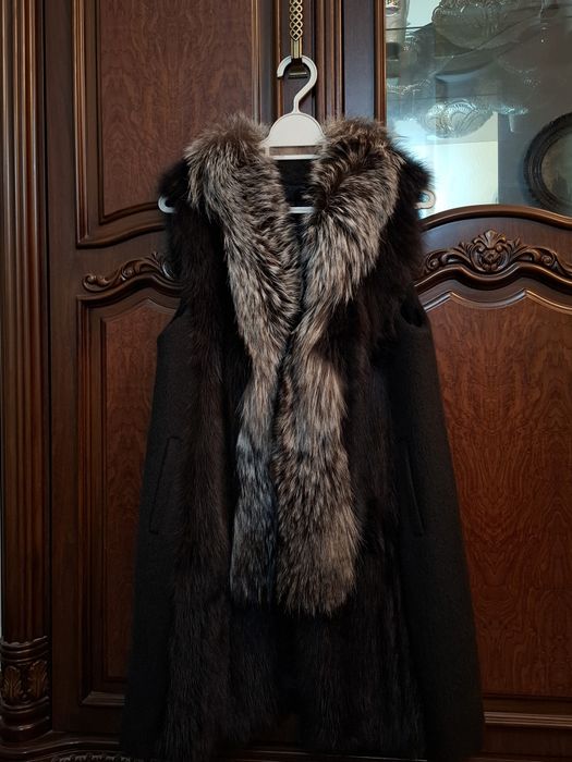 Натуральная жилетка из кашемира с мехом чернобурки