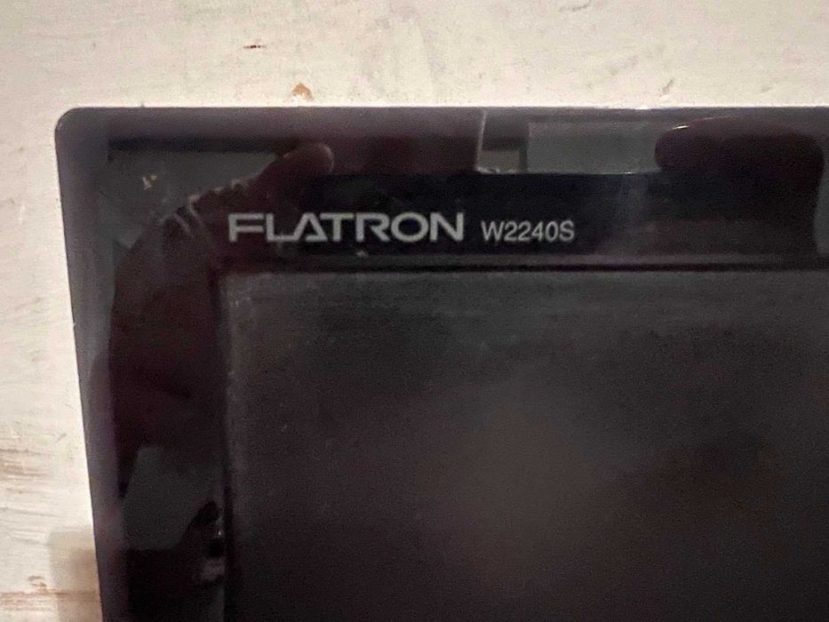 Монитор LG Flatron W2240S