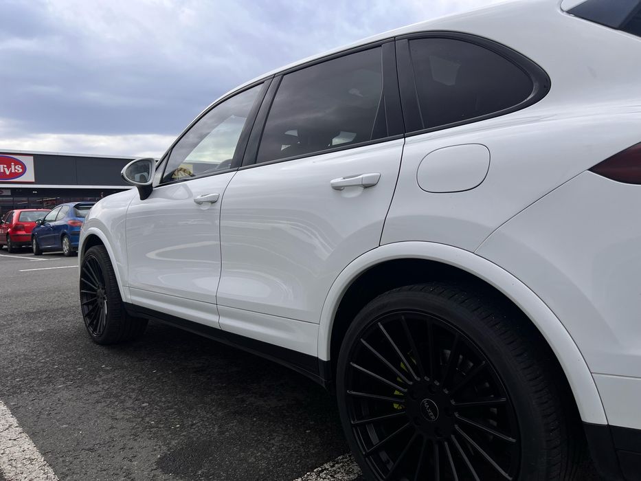 Porsche cayenne S-hybrid . Accept variante x6 , A7 , S500 . Doar 2020+