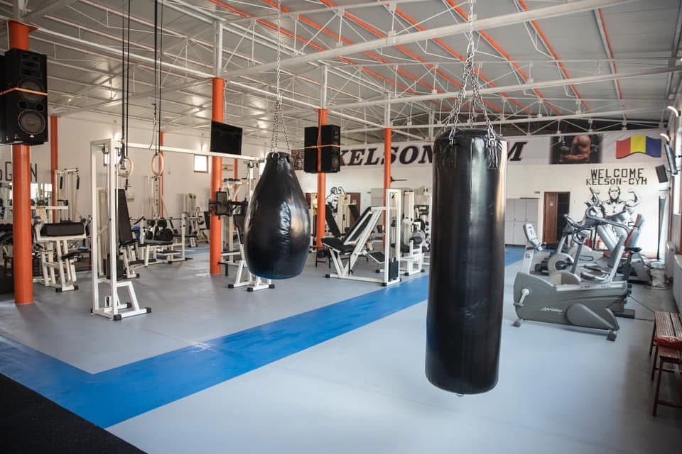 Vand aparate fitness pentru o sala completa