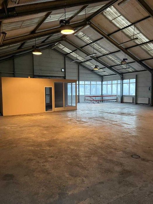 Hala spatiu comercial