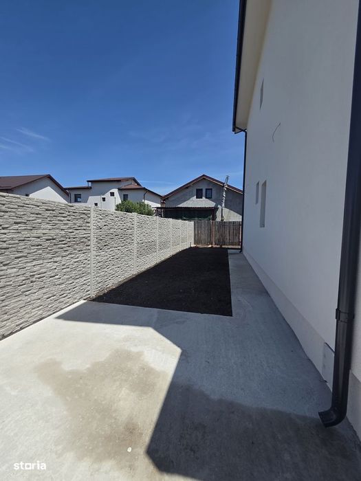 Vila duplex 5 camere-Teren 250 mp-Bragadiru Plevnei