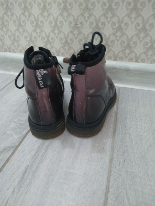 Продам детские ботинки